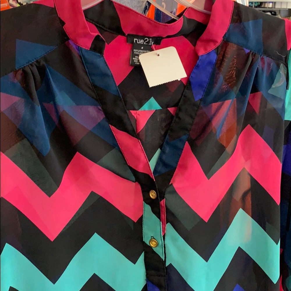 Woman’s Rue21 top - Picture 2 of 5